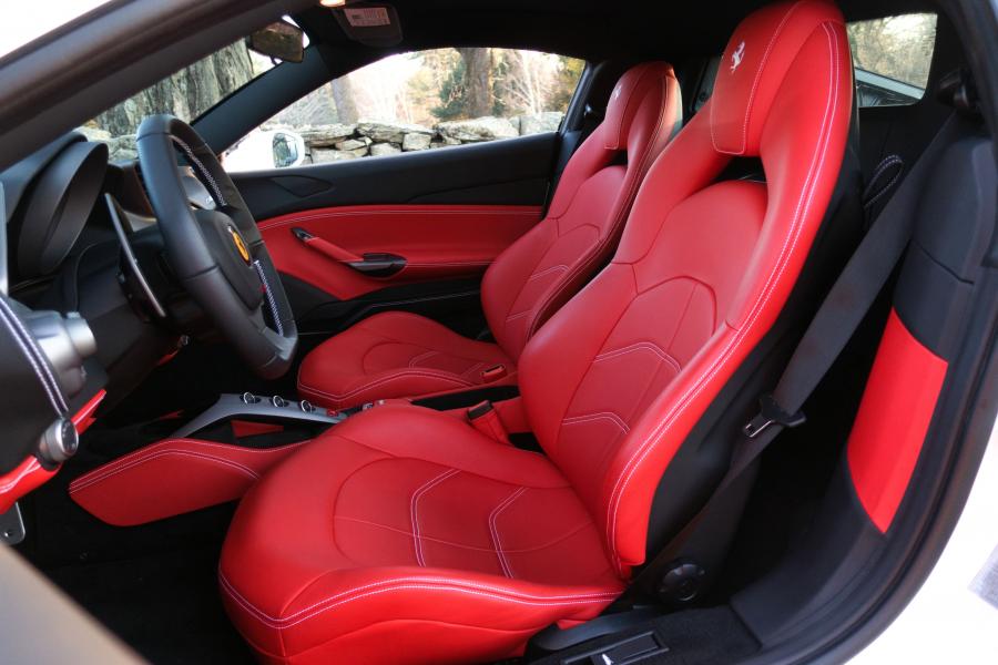 Интерьер Ferrari 488 GTB 2015 года  (NA) (фото 30 из 42)